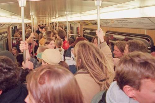 Studenten in der U-Bahn: Vielleicht fahren sie bald sogar ein wenig billiger.