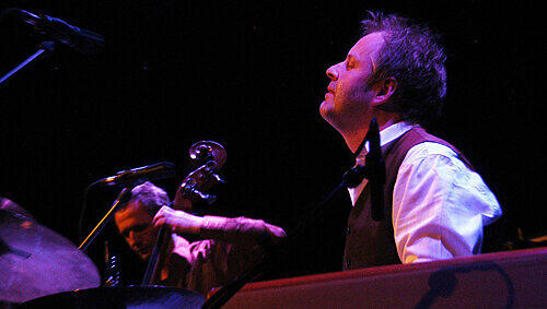 Stille Selbsthypnose: Wolfgang Haffner, der Schlagzeug-Star aus Nürnberg, versinkt auf „Round Silence“ im warmen Sound. Stille Selbsthypnose: Wolfgang Haffner, der Schlagzeug-Star aus Nürnberg, versinkt auf „Round Silence“ im warmen Sound.