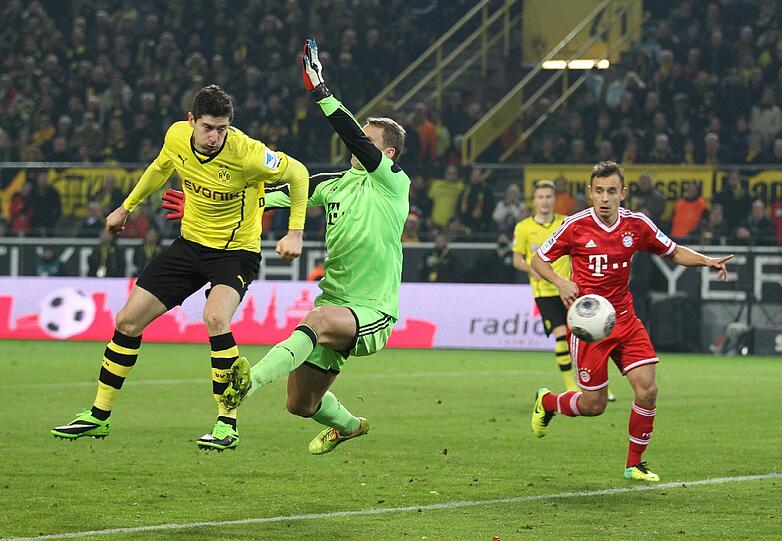 MANUEL NEUER - NOTE 1 - BVB-Feindbild I: Der Ex-Schalker bekam zur Pause wieder reichlich Banenen geschenkt. Hielt gegen Reus gut, weil einfach da (29.), noch besser gegen Mchitarjan (71.) und überragend nochmal gegen Reus (73.). Matchwinner - und zum siebten Mal zu Null.
