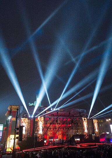 So feiert Berlin in das Jahr 2015: Die Silvester-Party am Brandenburger Tor mit David Hasselhoff und David Garrett - Die Bilder...