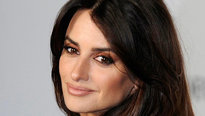 Das "Ekstra Bladet" hatten neben den Oben-Ohne-Fotos von Penelope Cruz auch ein Bild von ihrem Sohn am Strand abgedruckt, auf dem dieser keine Hose anhatte. Das "Ekstra Bladet" hatten neben den Oben-Ohne-Fotos von Penelope Cruz auch ein Bild von ihrem Sohn am Strand abgedruckt, auf dem dieser keine Hose anhatte.
