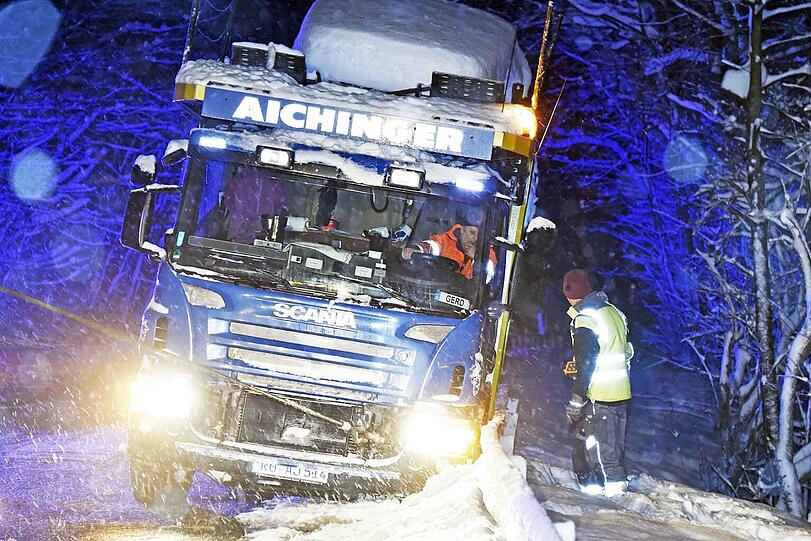 Rutschpartie am Irschenberg: Die Abschleppdienste hatten gestern Abend alle Hände voll zu tun.