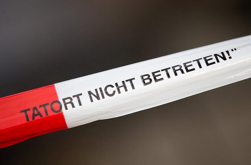 Die Rauber waren bei dem Überfall auf das Schmuckgeschäft bewaffnet (Symboldbild).