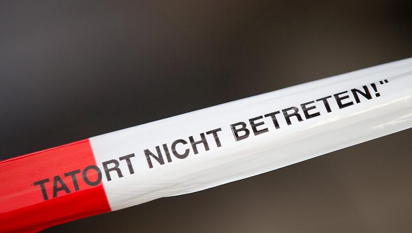 Die Rauber waren bei dem Überfall auf das Schmuckgeschäft bewaffnet (Symboldbild). Die Rauber waren bei dem Überfall auf das Schmuckgeschäft bewaffnet (Symboldbild).