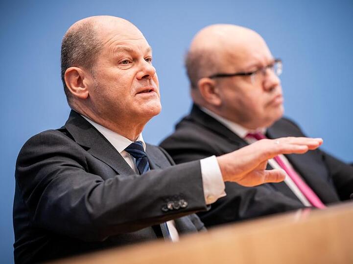 Finanzminister Olaf Scholz (L) neben Wirtschaftsminister Peter Altmaier.