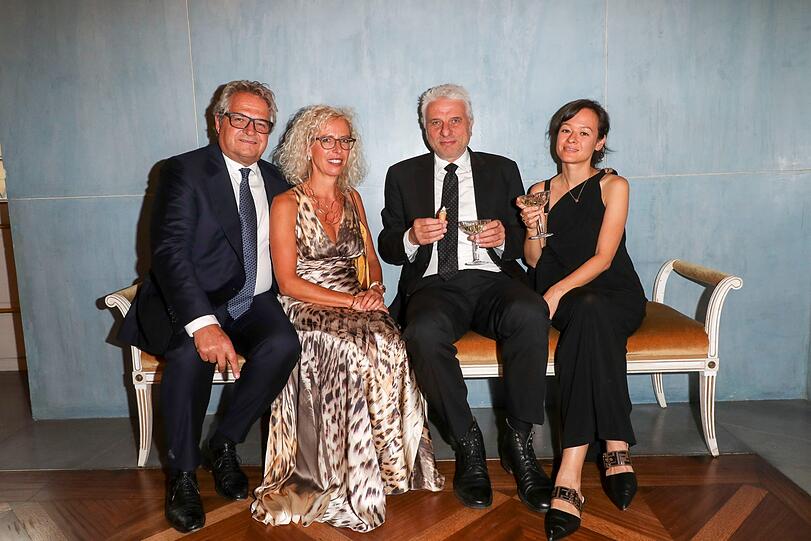 Markus Kress mit Ehefrau Dr. Nicole Kress und Udo Wachtveitl mit Lila Schulz