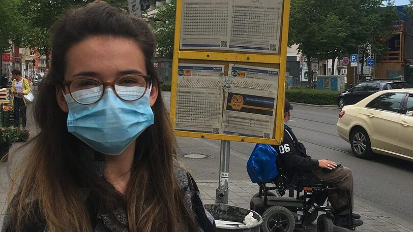 Grafikdesignerin Simone K. findet die Maskenpflicht sinnvoll.