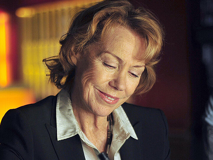 "Alle unter einer Tanne": Elli Berger-Voigt (Gaby Dohm) genießt ihren Erfolg als Bestsellerautorin