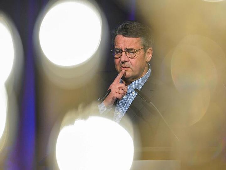 Die Deutsche Bank holt den ehemaligen SPD-Chef und Ex-Vize-Kanzler Sigmar Gabriel in ihren Aufsichtsrat.