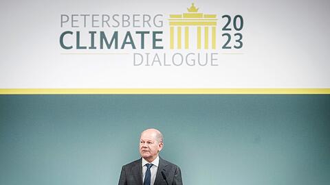 Bundeskanzler Olaf Scholz während seiner Rede beim 14. Petersberger Klimadialog im Auswärtigen Amt.