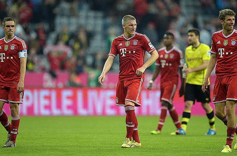 12. April 2014, Bundesliga: FC Bayern - Dortmund 0:3

Der BVB fertigt leidenschaftslose Bayern ab. Nur drei ihrer bis dato 833 Liga-Heimspiele verloren die Münchner höher. Nach dem Gewinn der Turbo-Meisterschaft kommt Bayern nicht auf Touren. "Und ihr wollt deutscher Meister sein", skandierten die BVB-Fans hämisch.