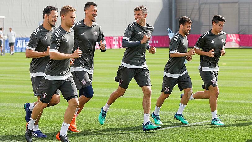 In der Sommervorbereitung schwitzen die Bayern-Stars am Tegernsee.