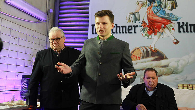 Dietrich Sailer (63, l.) mit seinem Sohn Luis (20), der der neue Chef-Brauer werden soll.