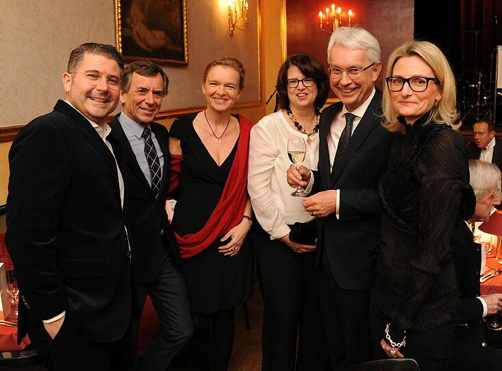 Heitere Stimmung beim AZ-Sternefest: Gesamtvertriebsleiter Audi Süd Thomas Günther (2. von li.) mit Gästen.