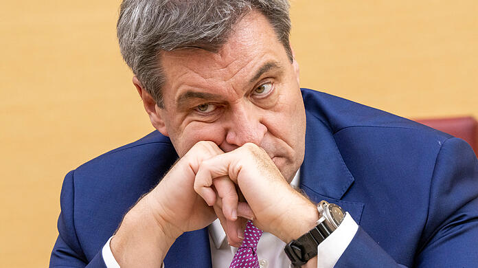 Markus Söder, (CSU) Ministerpräsident von Bayern, nimmt an der Plenarsitzung im bayerischen Landtag teil. Themen waren die Festlegung der Ausschuss-Zuschnitte und anschließend Verteilung der Vorsitze zwischen den Fraktionen.