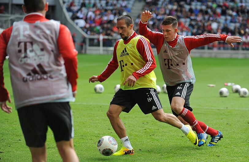 Das erste Training unter Pep! Wir zeigen die besten Bilder vom Trainingsauftakt der Bayern!