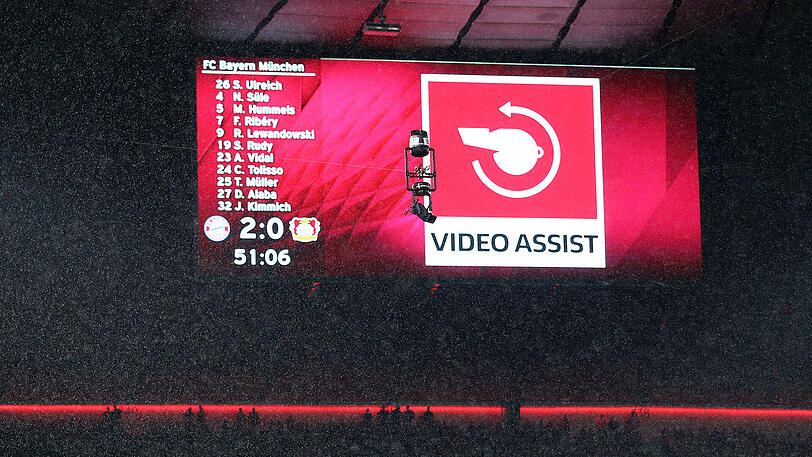 "Der DFB und seine Schiedsrichter unterstützen ausdrücklich die Entscheidung, den Video-Assistenten weiter einzusetzen, da er bereits bewiesen hat, dass er eine wichtige Unterstützung für die Unparteiischen sein kann", erklärte Hellmut Krug, Projektleiter und Schiedsrichter-Manager des DFB.