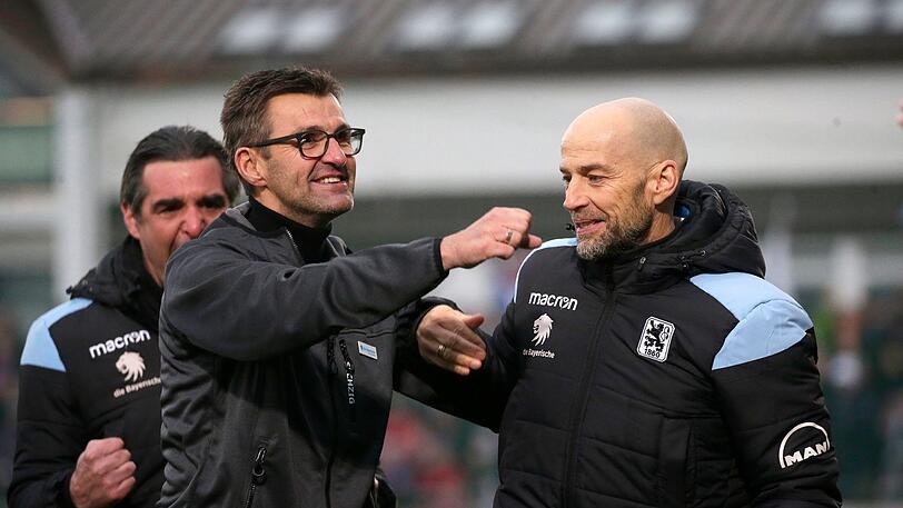 Vorweihnachtliche Freude bei den Löwen: Trainer Michael Köllner (l.) und Geschäftsführer Günther Gorenzel haben Sechzig stabilisiert.