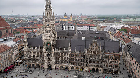 Auch ein paar Prominente wollen ins Münchner Rathaus einziehen.
