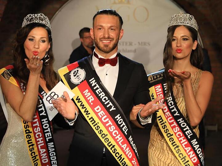 Misses Deutschland Lena Stöcker (l-r), Kayhan Kilbasoglu, Mister Deutschland und Philline Dubiel-Hahn, Miss Deutschland 2019.
