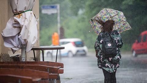 Nach den teils heftigen Gewittern erwartet der Deutsche Wetterdienst wieder ruhigeres Wetter.