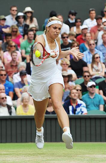 Die deutsche Tennisspielerin Sabine Lisicki schafft die Sensation und gewinnt im Achtelfinale von Wimbledon gegen die Weltranglistenerste Serena Williams. Hier die Bilder vom Match!