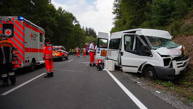 Sechs zum Teil schwerverletzte Personen sind die traurige Bilanz eines Unfalls im Landkreis Main-Spessart.