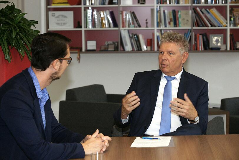 Oberbürgermeister Dieter Reiter (r.) mit AZ-Reporter Florian Zick.