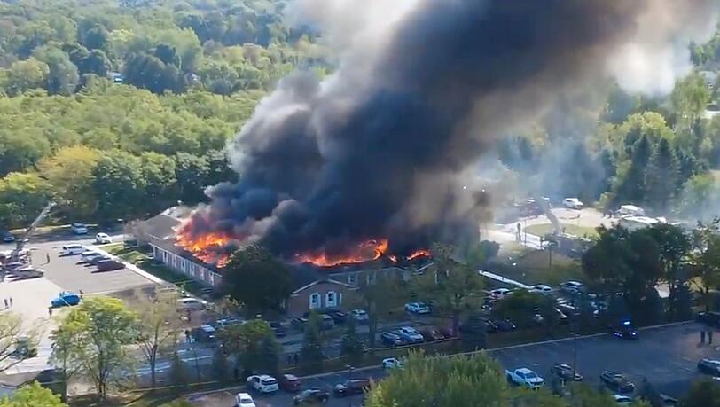 In einer Kirche hat es Schüsse gegeben und ein Feuer.