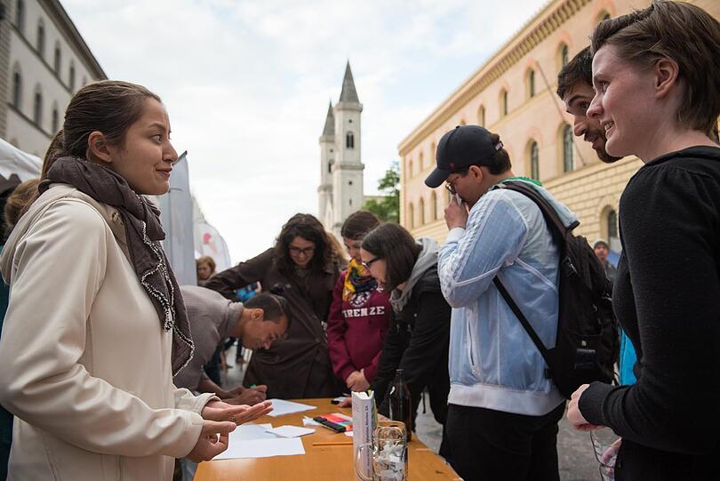 Beim Streetlife Festival verwandeln Green City e.V. zusammen mit dem Referat für Gesundheit und Umwelt den Asphalt vom Odeonsplatz bis zur Georgenstraße in eine grüne und pulsierende Erlebniswelt.
