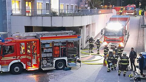 Zu keinem Zeitpunkt habe eine Gefahr für die Patienten oder die Mitarbeiter bestanden, teilte die Feuerwehr mit.