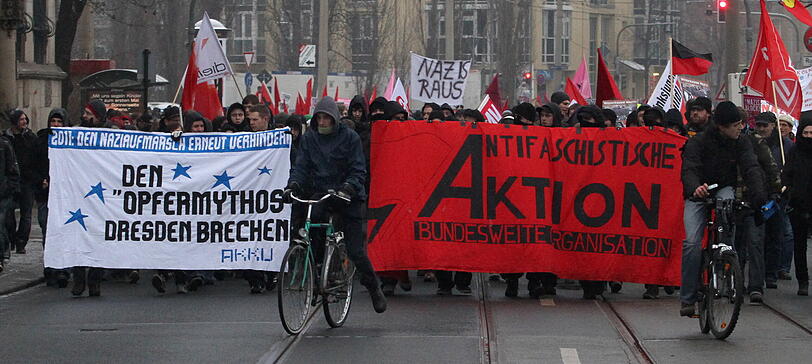 Lage in Dresden eskaliert: Straßenschlachten bei Neonazi-Aufzug - Panorama - Abendzeitung München