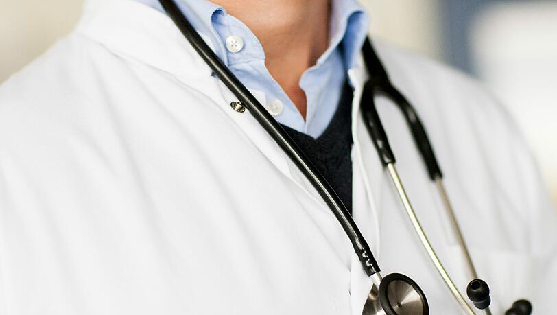 Einem früheren Chefarzt des Bamberger KLinikums wird Vergewaltigung, sexuelle Nötigung und gefährliche Körperverletzung vorgeworfen Einem früheren Chefarzt des Bamberger KLinikums wird Vergewaltigung, sexuelle Nötigung und gefährliche Körperverletzung vorgeworfen