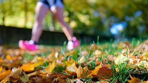 Selbst junge Leute wollen im kommenden Jahr sportlicher durch den Alltag kommen. (Symbolbild)