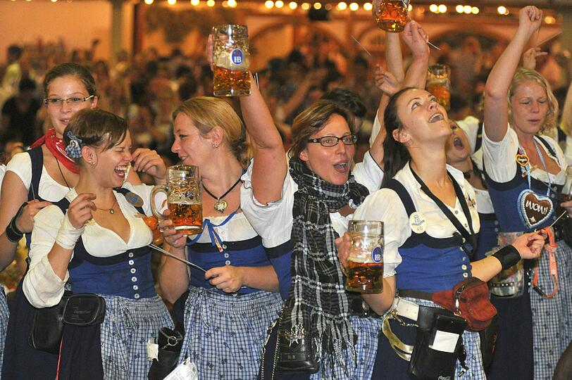 Ein Prosit auf die Bedienungen! Vielen Dank und schee war's!