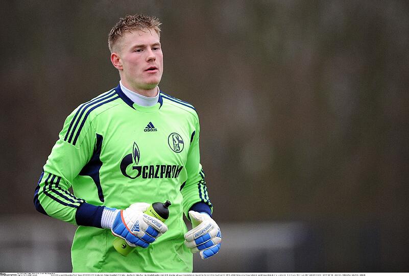 Schalkes Torwarttalent Lukas Raeder (18) soll die Regionalligamannschaft der Bayern verstärken.