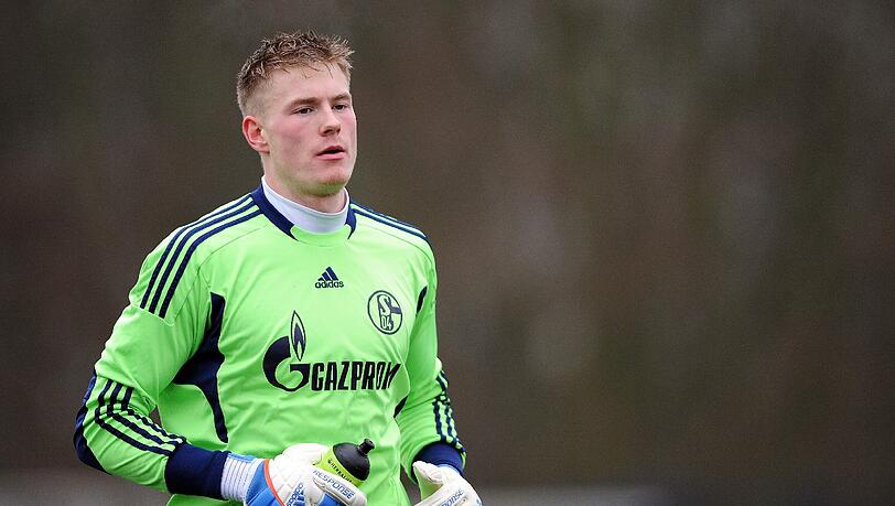 Schalkes Torwarttalent Lukas Raeder (18) soll die Regionalligamannschaft der Bayern verstärken. Schalkes Torwarttalent Lukas Raeder (18) soll die Regionalligamannschaft der Bayern verstärken.