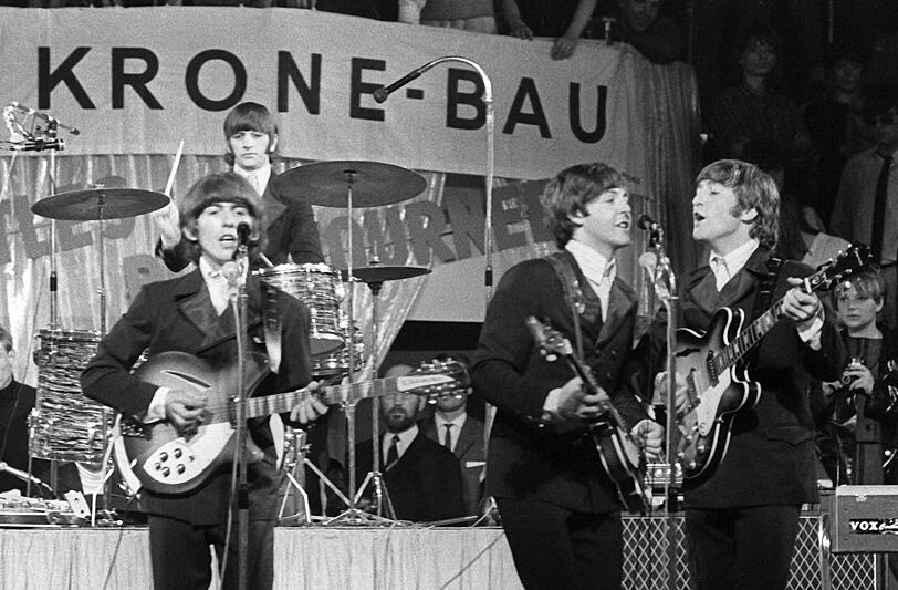 Die Beatles treten am 24.06.1966 im Münchner Circus Krone-Bau vor deutschem Publikum auf.