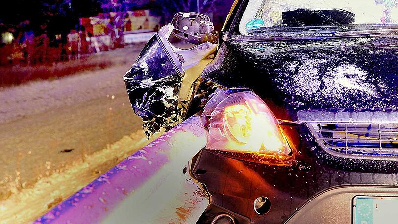Die Leitplanke durchbohrte die Beifahrerseite des Wagens - der Fahrer erlitt glücklicherweise keine Verletzungen. Die Bilder vom Unfallort.