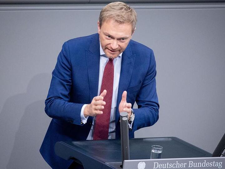 FDP-Chef Lindner fordert, dass alle Autohersteller, die manipulierte Diesel in Deutschland verkauft haben, in einen nationalen Dieselfonds einzahlen sollen.