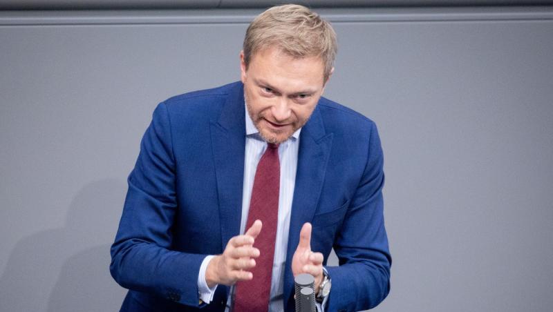 FDP-Chef Lindner fordert, dass alle Autohersteller, die manipulierte Diesel in Deutschland verkauft haben, in einen nationalen Dieselfonds einzahlen sollen. FDP-Chef Lindner fordert, dass alle Autohersteller, die manipulierte Diesel in Deutschland verkauft haben, in einen nationalen Dieselfonds einzahlen sollen.