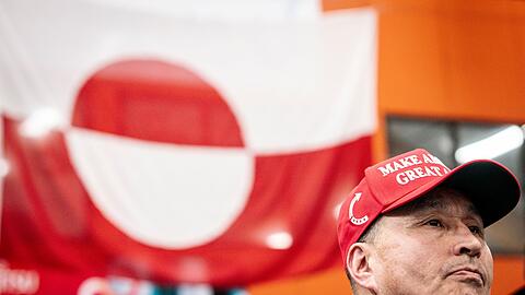 Ein Wähler mit einer "Maga"-Cap bei der Stimmabgabe.