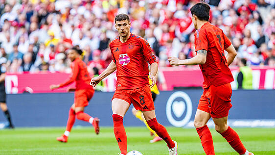 Kommen bisher gegen Dortmund noch nicht zu ernsthaften Torchancen: Die Bayern um Leon Goretzka.