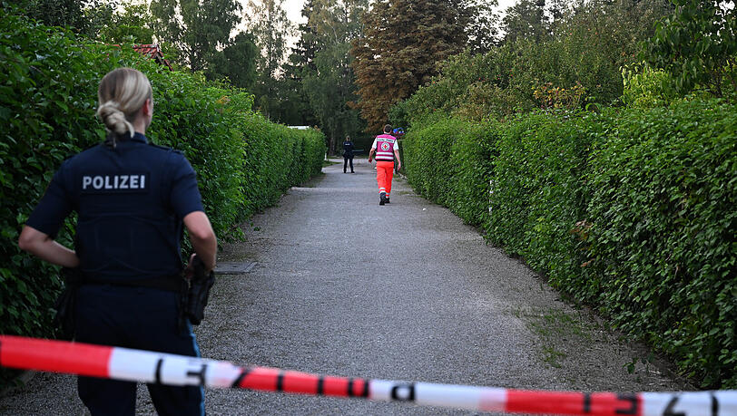Die Polizei ist in der Kleingartenanlage im Einsatz. Die Polizei ist in der Kleingartenanlage im Einsatz.