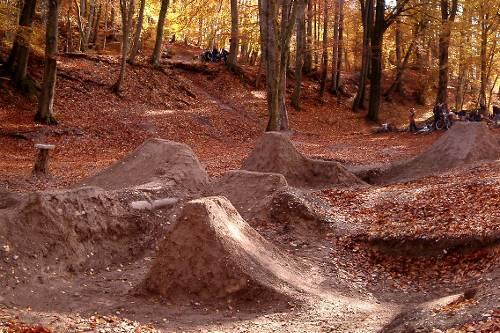 So sah das Biker-Paradies an der Isar aus, bevor die Bagger anrückten.