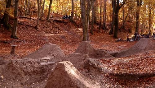 So sah das Biker-Paradies an der Isar aus, bevor die Bagger anrückten. So sah das Biker-Paradies an der Isar aus, bevor die Bagger anrückten.