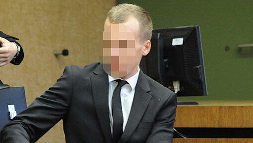 Ewig hat er geschwiegen - jetzt legte Andreas S. (23) ein Geständnis ab. Sein Sohn (damals drei Monate) habe so laut geschrien, da seien ihm die Nerven durchgebrannt. Ewig hat er geschwiegen - jetzt legte Andreas S. (23) ein Geständnis ab. Sein Sohn (damals drei Monate) habe so laut geschrien, da seien ihm die Nerven durchgebrannt.