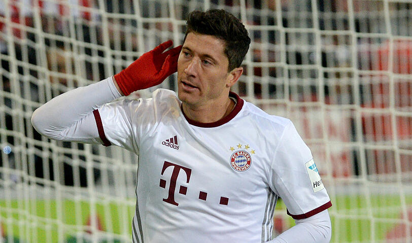 ROBERT LEWANDOWSKI NOTE 1:
Frohes Neues! Der Torjäger gleich wieder in der Spur, traf nach Costa-Ecke mit links, sein 13. Saisontreffer. Torgefährlich und zielstrebig! Kurz vor Schluss eiskalt erzielte mit dem Siegtreffer