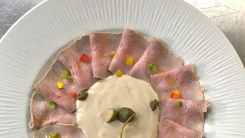 Ein Vitello tonnato. Ein Vitello tonnato.