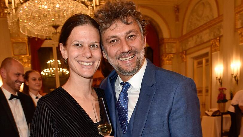 Jonas Kaufmann ist seit 2019 mit Christiane Lutz verheiratet. Jonas Kaufmann ist seit 2019 mit Christiane Lutz verheiratet.